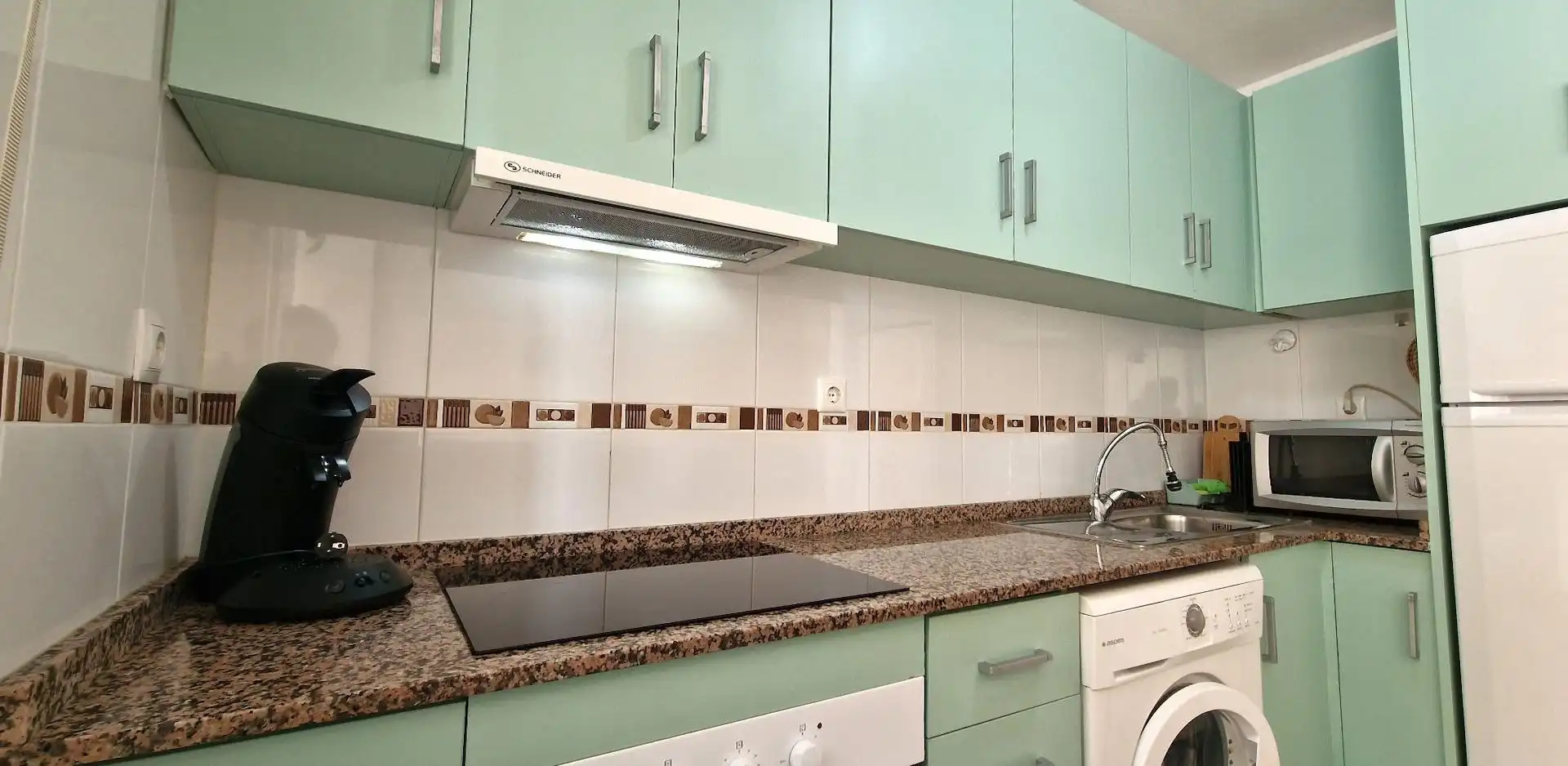 Cocina de Apartamento de alquiler en Torrevieja con Balcón y Internet