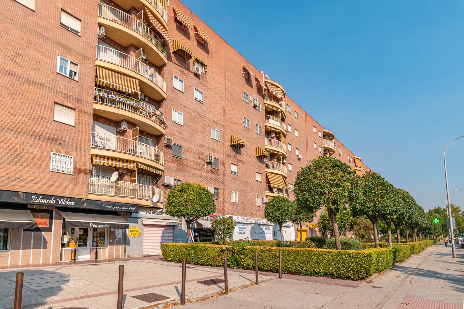 Exterior view of Flat for sale in  Granada Capital  with Storage room, Furnished and Oven
