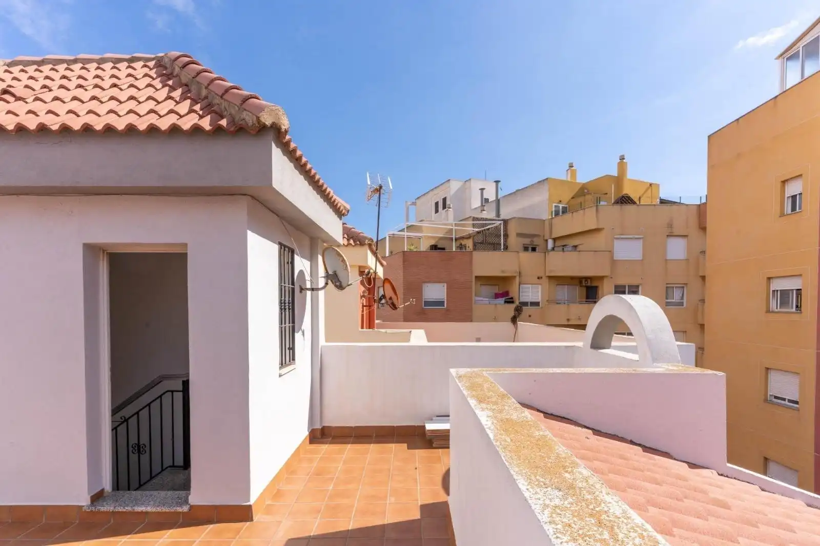 Terrassa de Casa adosada en venda en Roquetas de Mar amb Aire condicionat i Terrassa