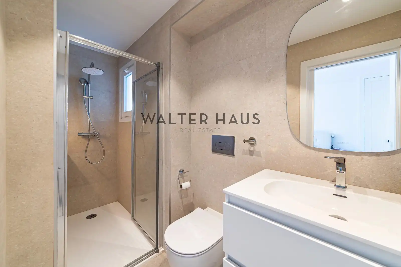 Baño de Piso en venta en Madrid con Aire acondicionado, Calefacción y Horno