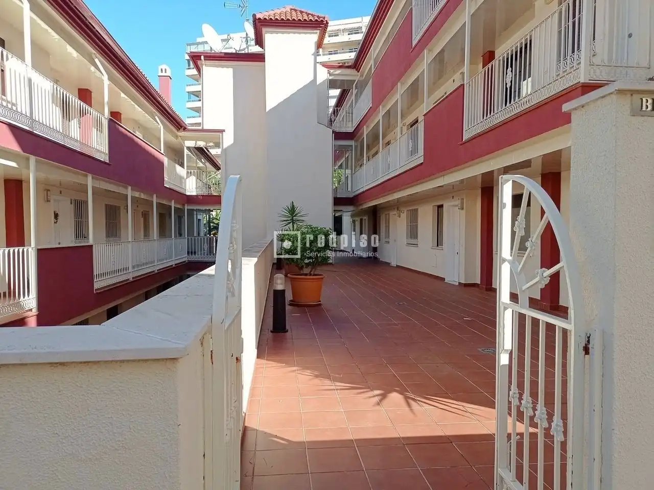 Außenansicht von Wohnung zum Verkauf in Benalmádena mit Klimaanlage, Heizung und Privatgarten