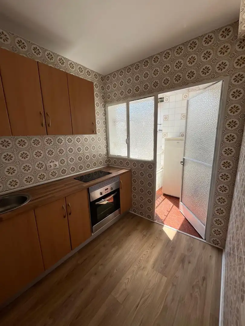 Cuina de Pis de lloguer en Córdoba amb Parquet, Terrassa i Moblat