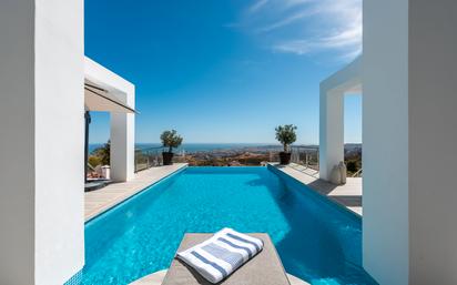 Swimming pool of House or chalet for sale in Mijas  with Air Conditioner, Terrace and Swimming Pool