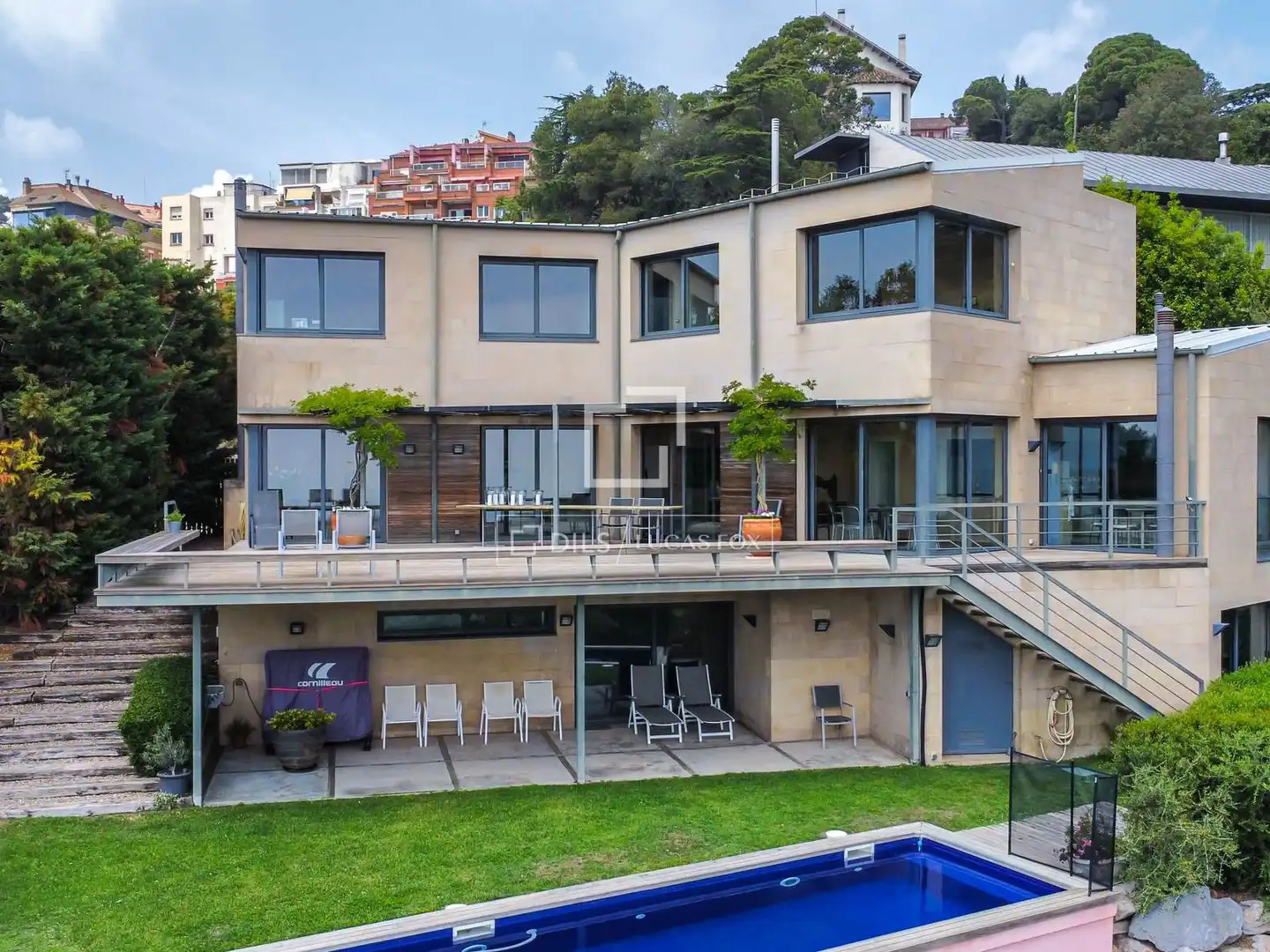 Vista exterior de Casa o xalet en venda en Barcelona amb Terrassa