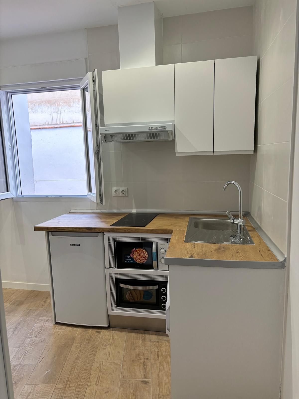 Cuina de Pis de lloguer en  Madrid Capital amb Aire condicionat i Calefacció