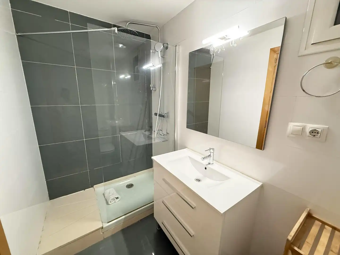 Baño de Piso de alquiler en Valencia con Aire acondicionado, Calefacción y Amueblado