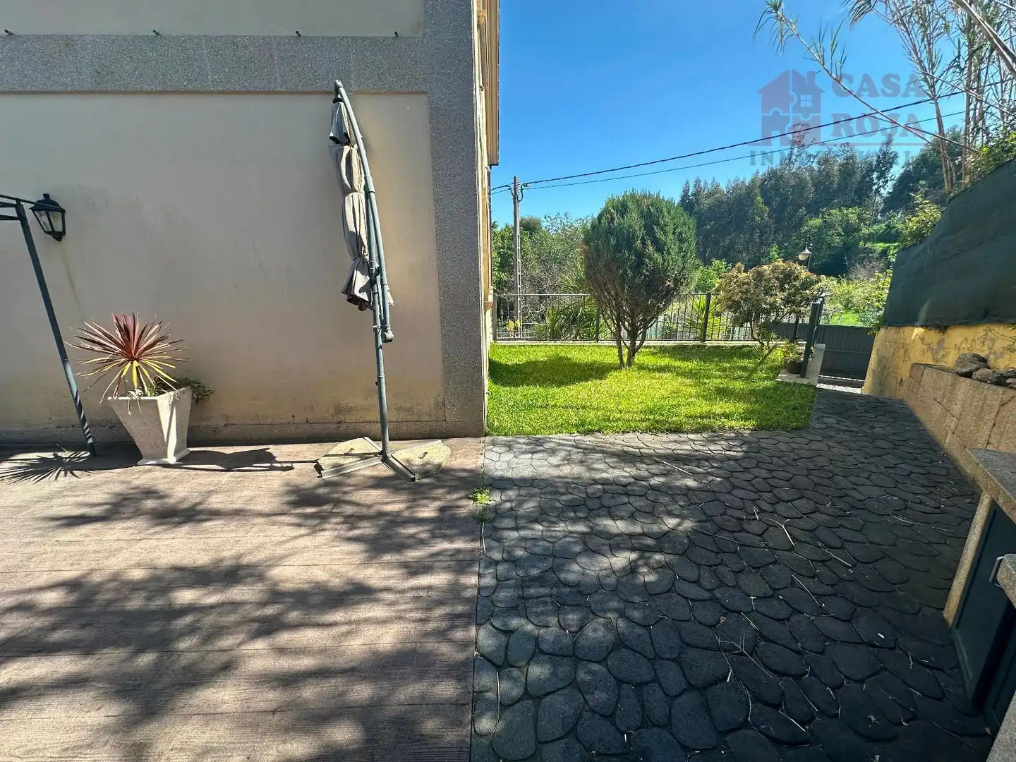 Vista exterior de Casa o xalet en venda en Cangas  amb Calefacció, Terrassa i Traster