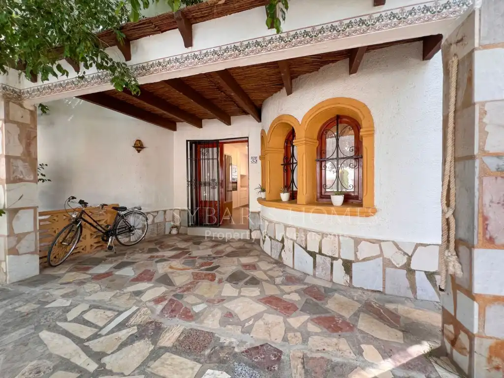 Einfamilien-Reihenhaus zum Verkauf in Dénia mit Klimaanlage und Gemeinschaftspool