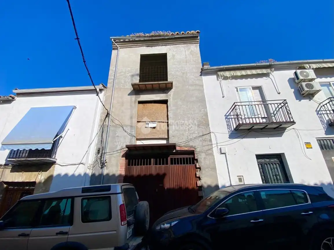 Vista exterior de Edifici en venda en Úbeda
