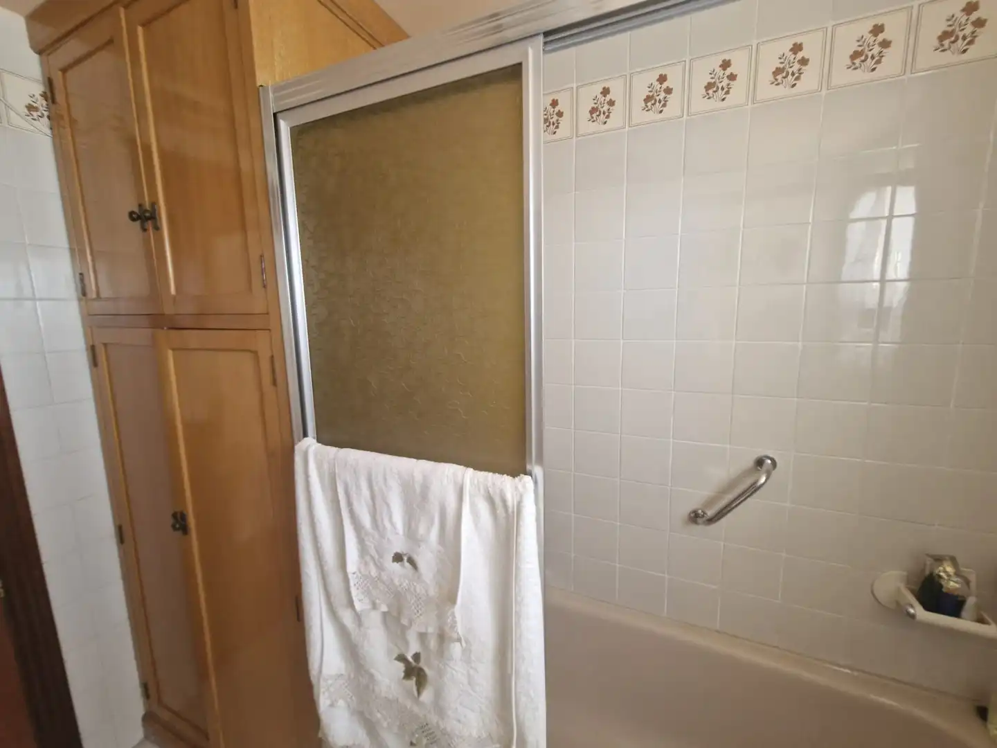 Badezimmer von Wohnung zum Verkauf in La Línea de la Concepción mit Terrasse und Möbliert
