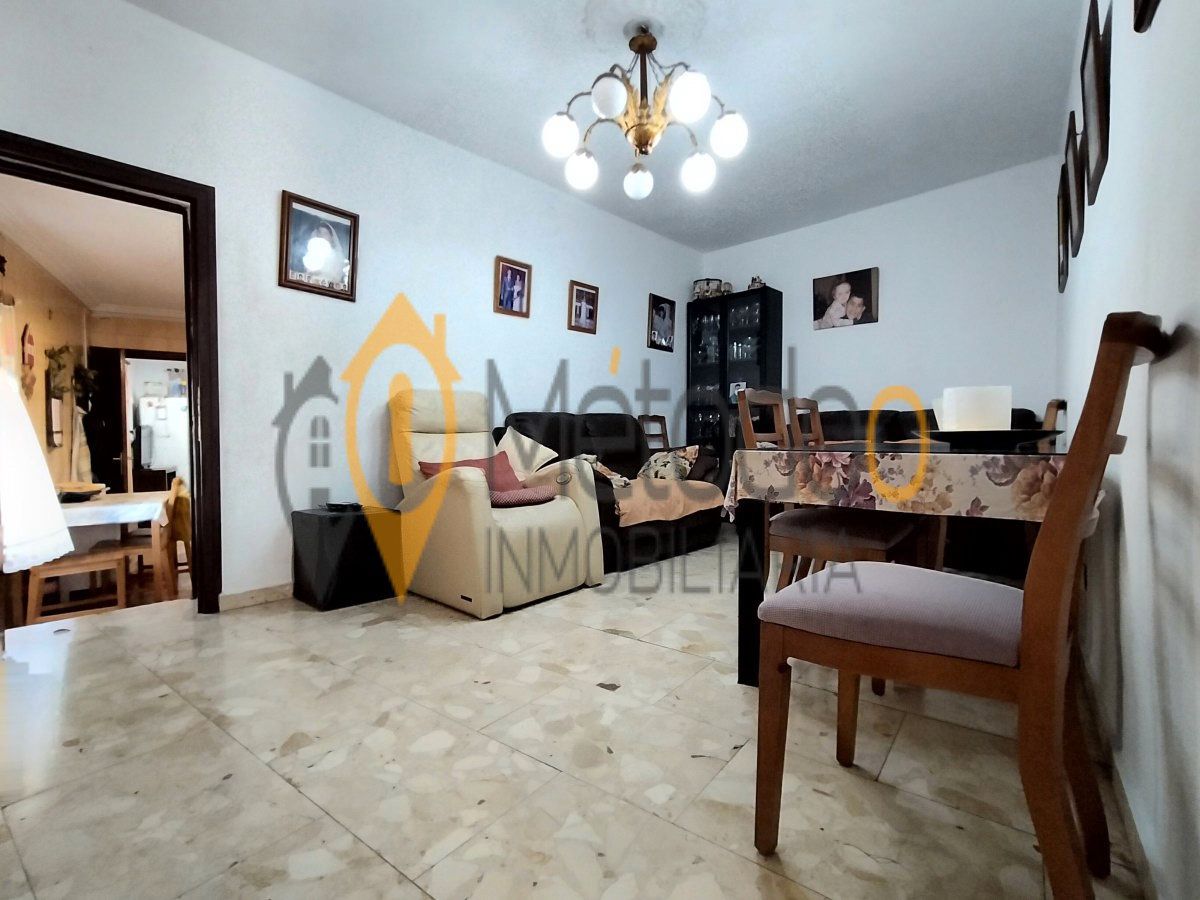 Sala d'estar de Casa adosada en venda en  Sevilla Capital amb Aire condicionat i Terrassa
