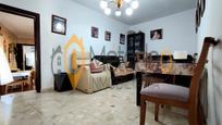 Sala d'estar de Casa adosada en venda en  Sevilla Capital amb Aire condicionat i Terrassa