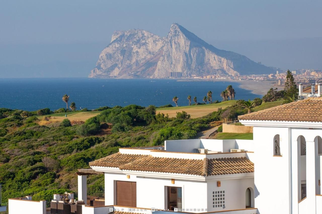 Exterior view of Attic for sale in La Alcaidesa  with Air Conditioner, Heating and Private garden