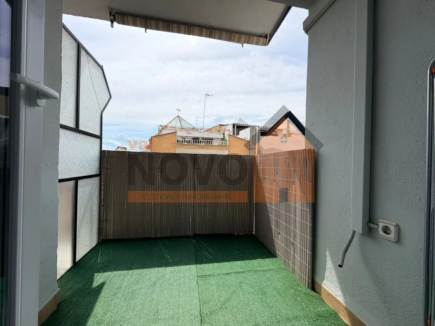 Balcony of Flat for sale in Silla  with Air Conditioner
