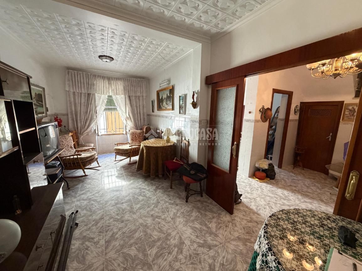 Casa adosada en venta en Torredonjimeno