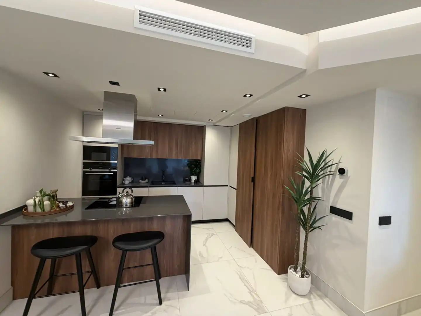 Cuina de Apartament de lloguer en Marbella amb Aire condicionat, Terrassa i Piscina