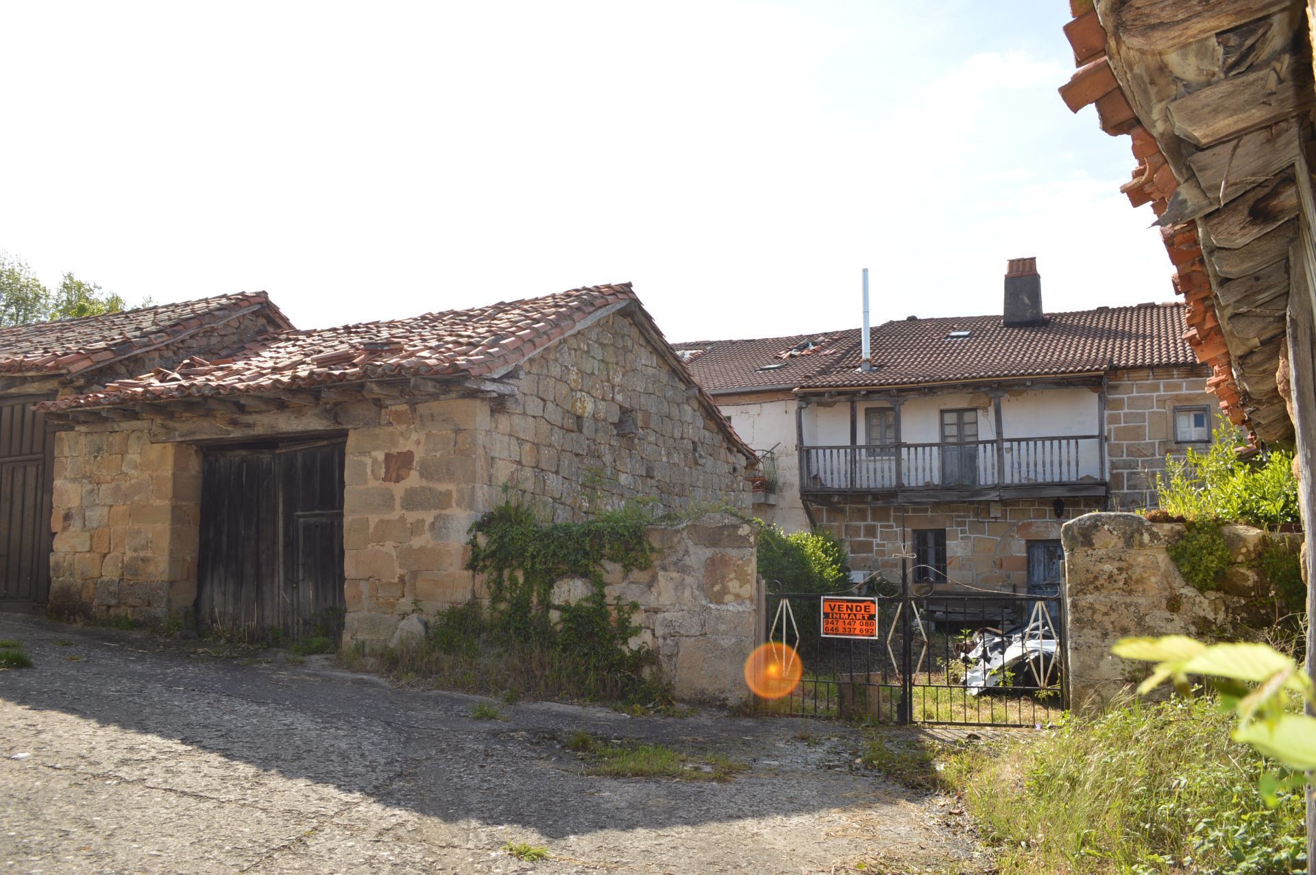 Exterior view of House or chalet for sale in Valle de Valdebezana  with Terrace, Storage room and Furnished