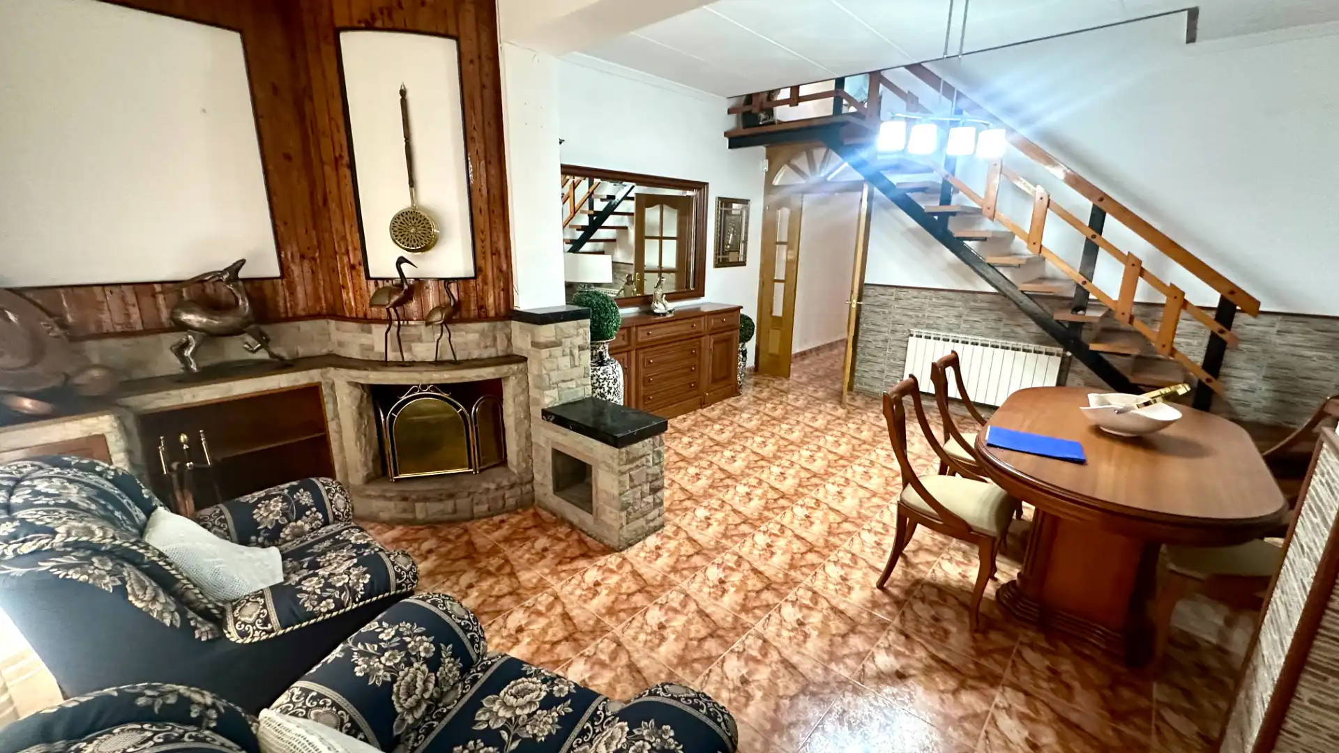 Sala de estar de Casa adosada en venta en Ripollet con Aire acondicionado, Calefacción y Terraza