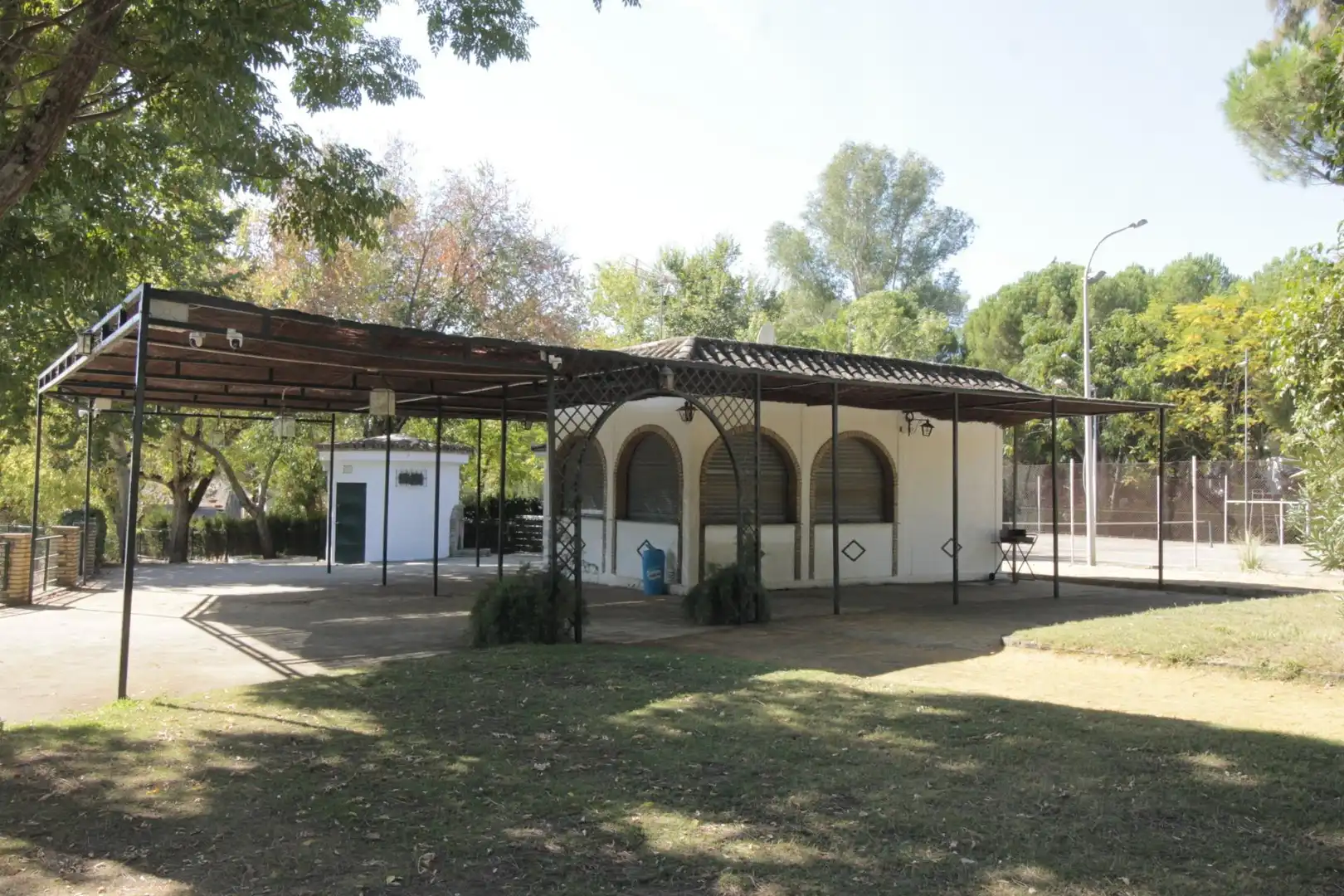 Vista exterior de Casa o chalet en venta en El Castillo de las Guardas con Jardín privado, Trastero y Piscina