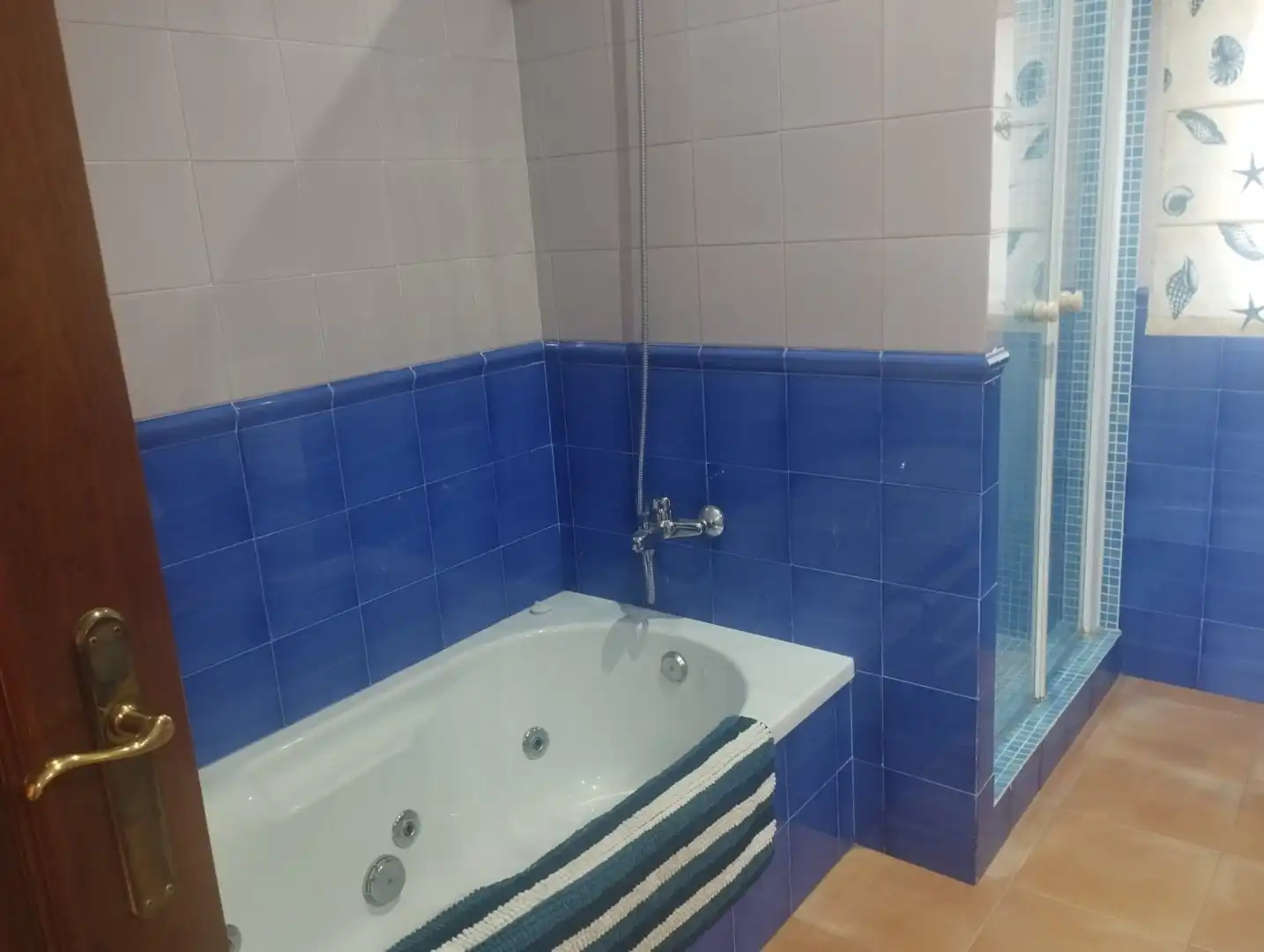 Baño de Casa o chalet en venta en Bormujos con Aire acondicionado, Calefacción y Terraza