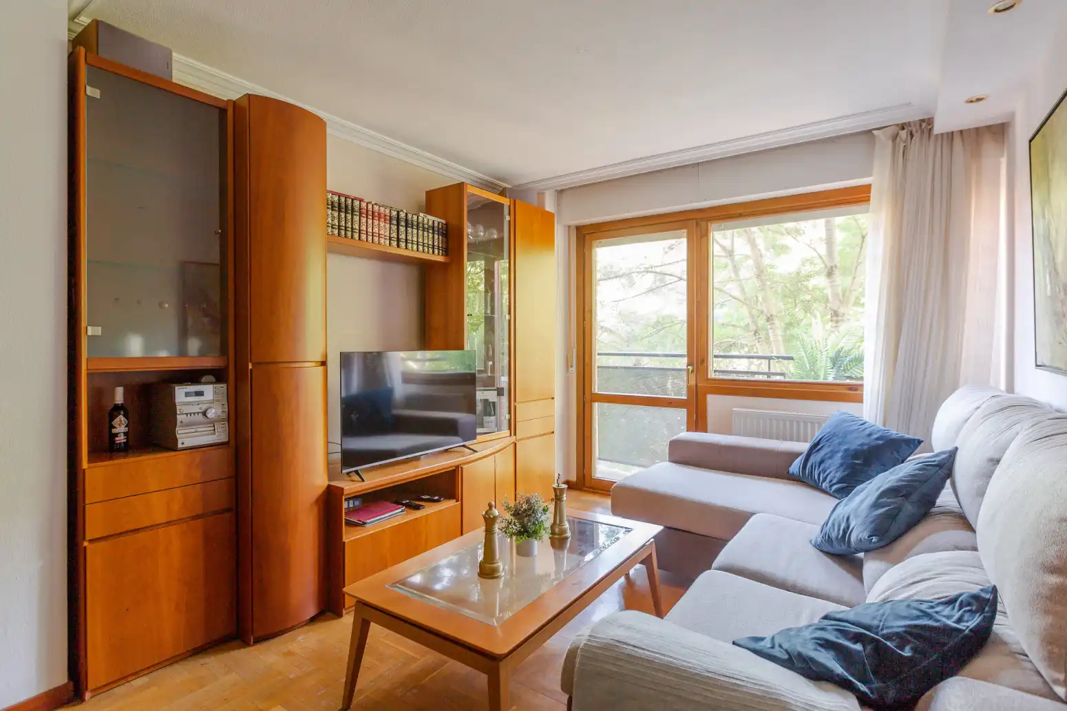 Sala de estar de Piso en venta en  Pamplona / Iruña con Calefacción, Parquet y Terraza