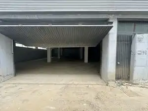Parkplatz von Fabrikhallen zum Verkauf in Alcorcón