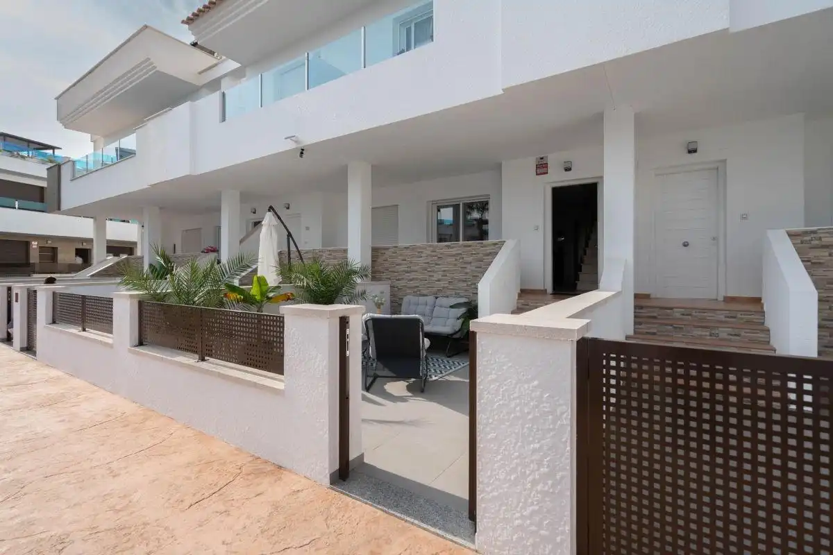 Casa aparellada amb terrassa en venda a Calle Teide, imagen 28