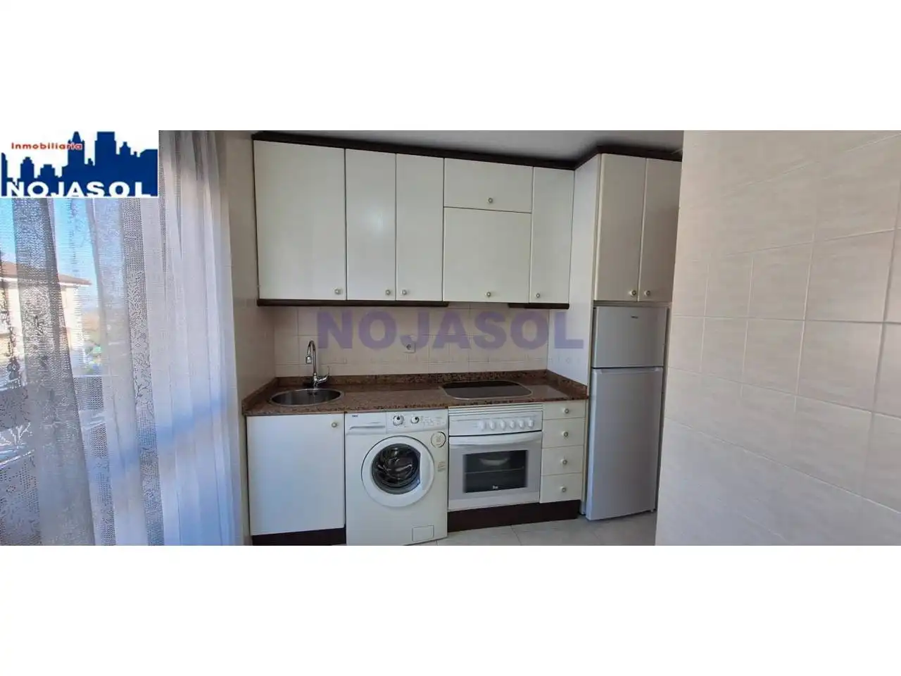 Cuina de Dúplex de lloguer en Noja amb Calefacció, Terrassa i Moblat