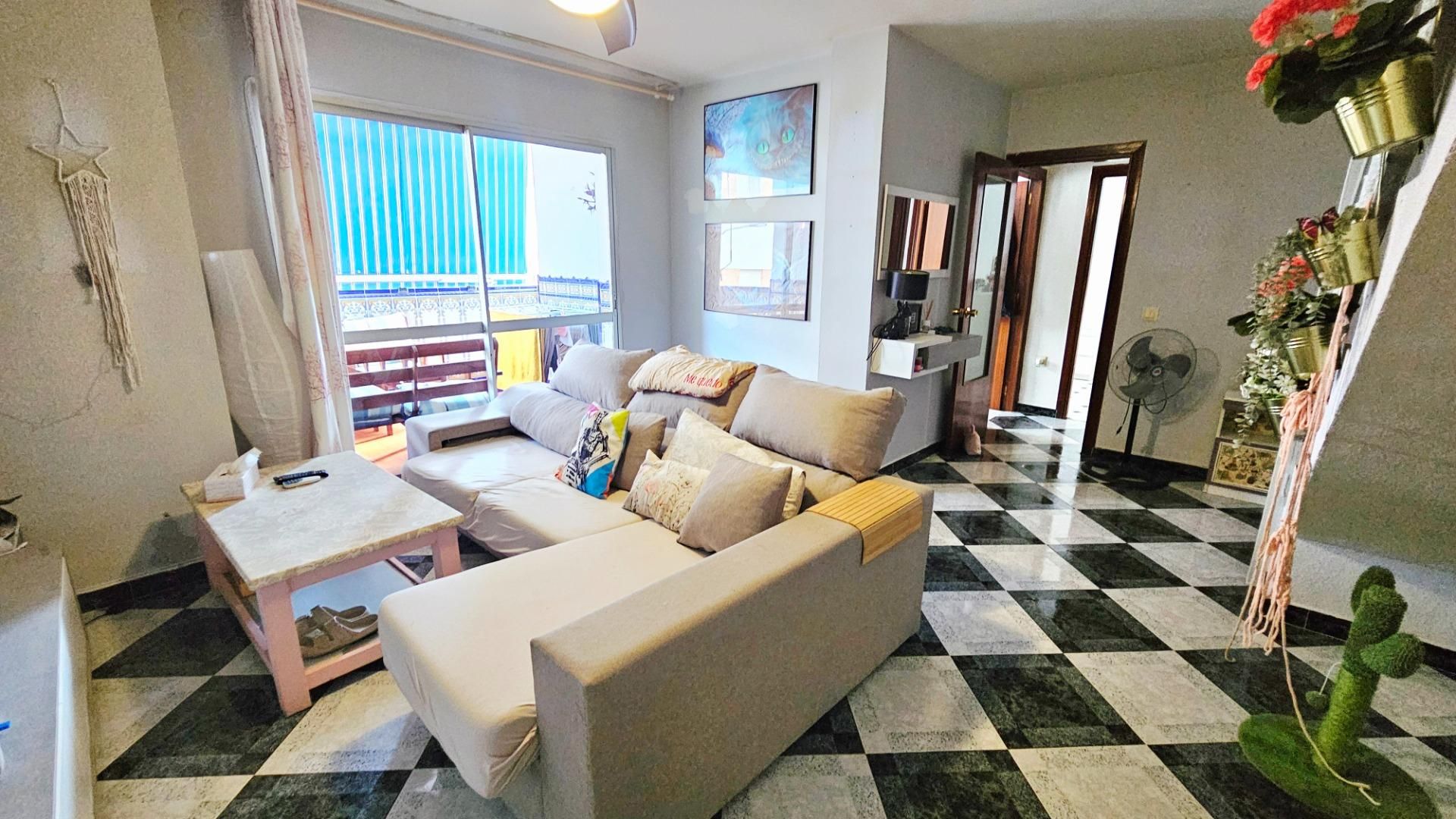 Sala d'estar de Dúplex en venda en Benalmádena amb Aire condicionat, Terrassa i Traster