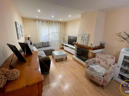 Living room of Single-family semi-detached for sale in Cuenca Capital  with Terrace and Balcony