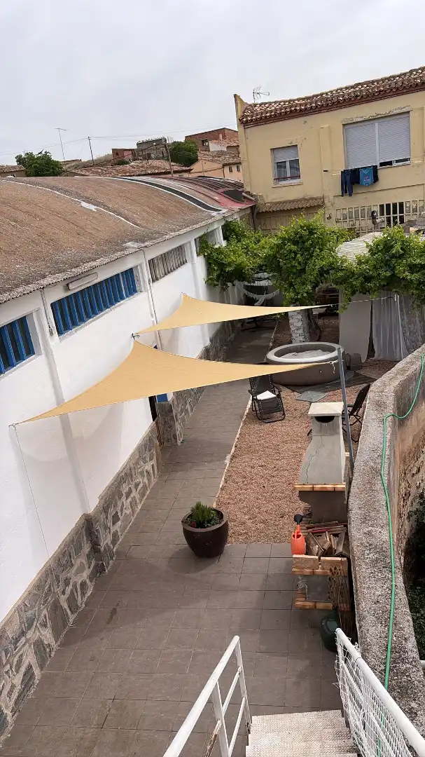 Terrasse von Fabrikhallen zum Verkauf in Ariza mit Heizung