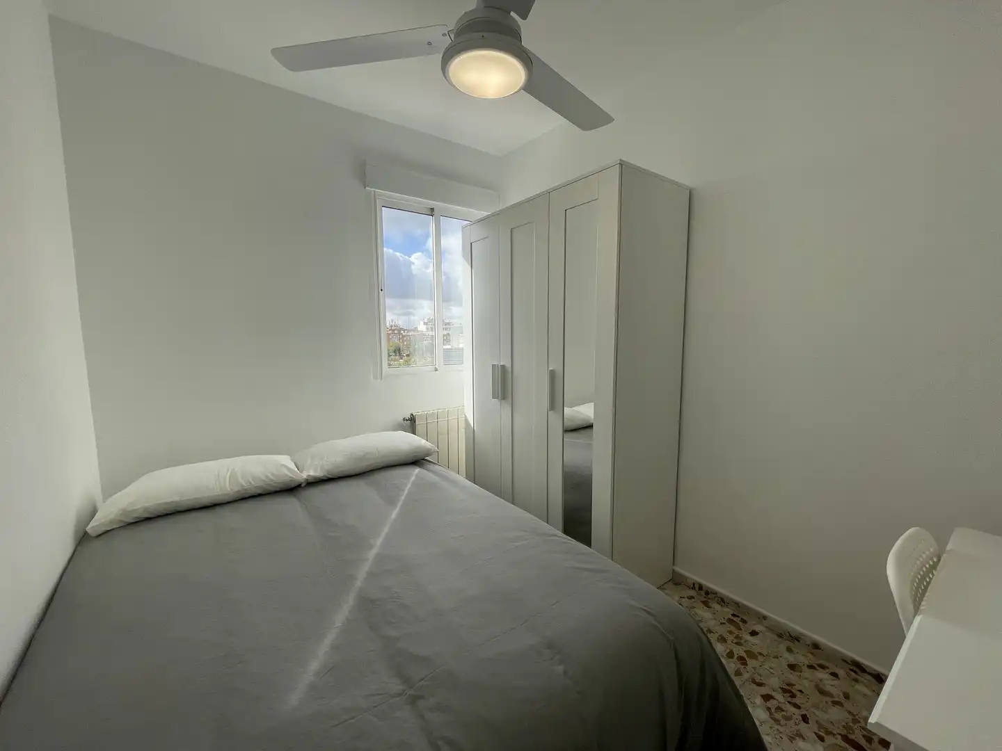 Room in Calle Alcocer, 37, Los Ángeles