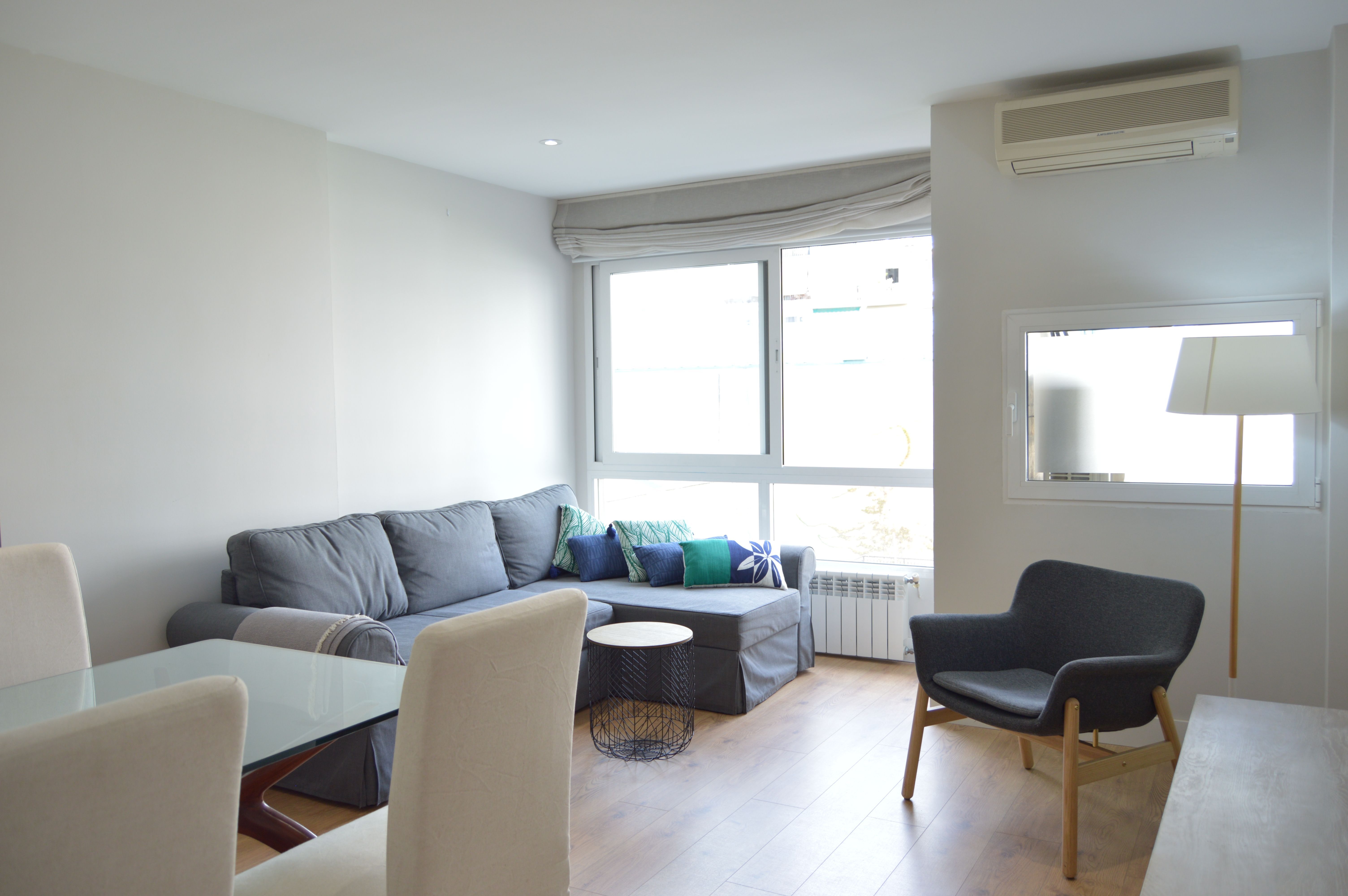 Living room of Flat to rent in  Madrid Capital  with Air Conditioner, Heating and Private garden