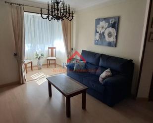 Sala d'estar de Pis en venda en Utrera amb Aire condicionat i Moblat