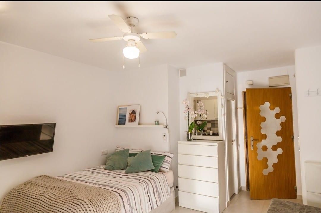 Bedroom of Study for sale in Benalmádena  with Air Conditioner, Terrace and Community pool