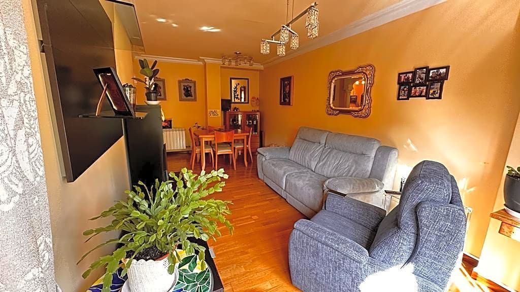 Sala d'estar de Apartament en venda en  Logroño amb Parquet, Traster i Moblat