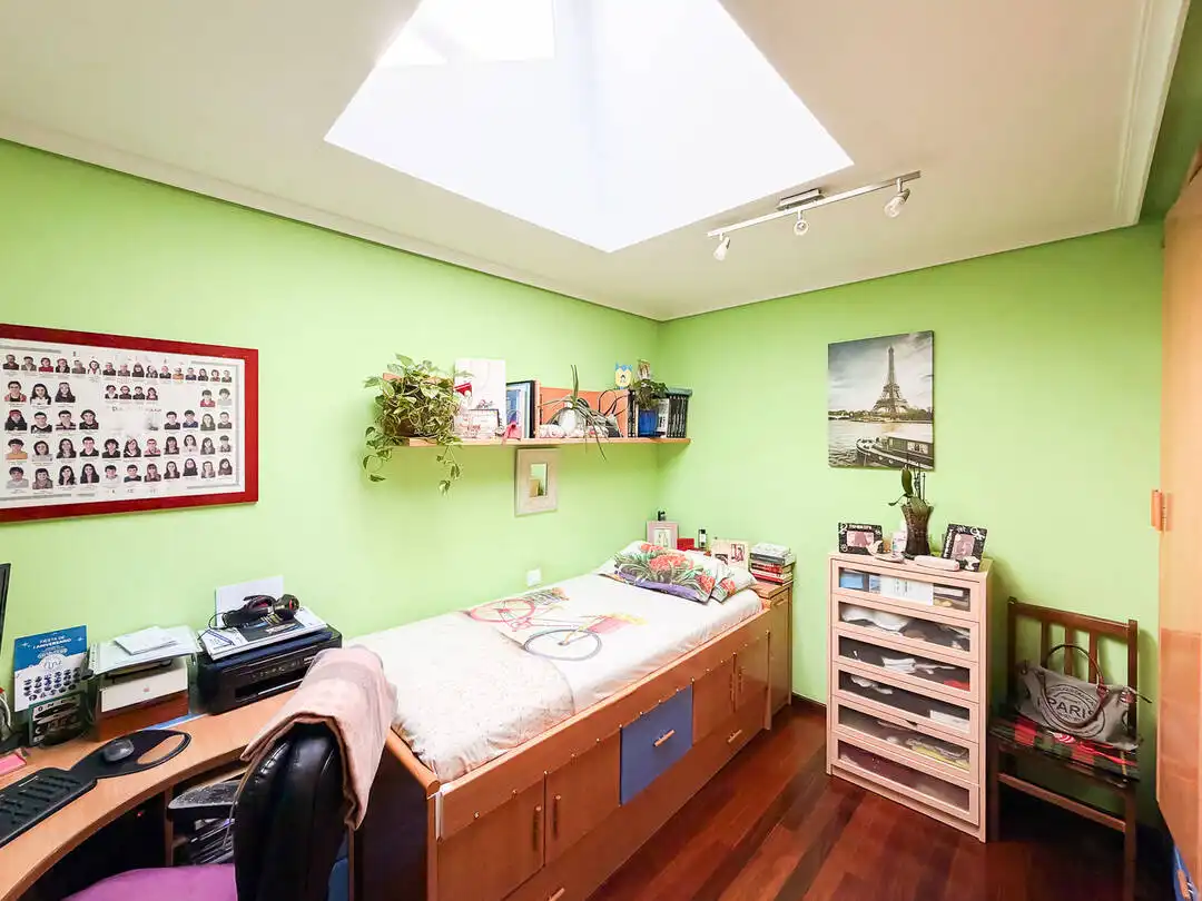 Habitación de Piso en venta en Santa Cruz de Bezana con Calefacción, Terraza y Trastero