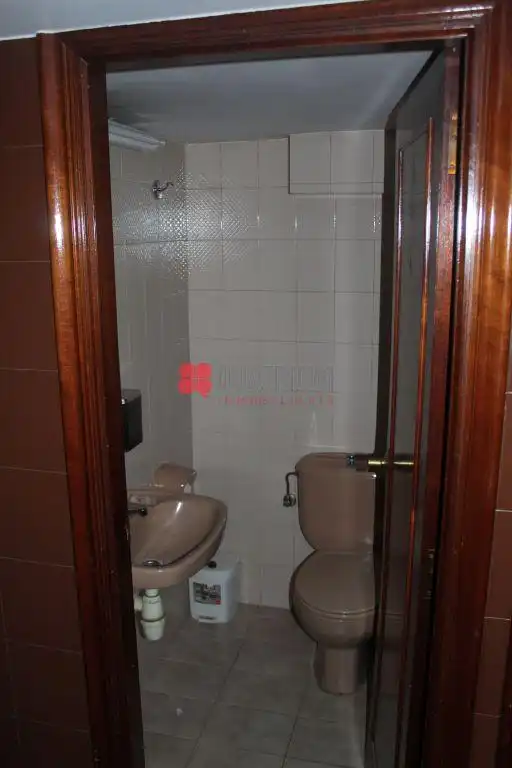 Baño de Local de alquiler en Santiago de Compostela 