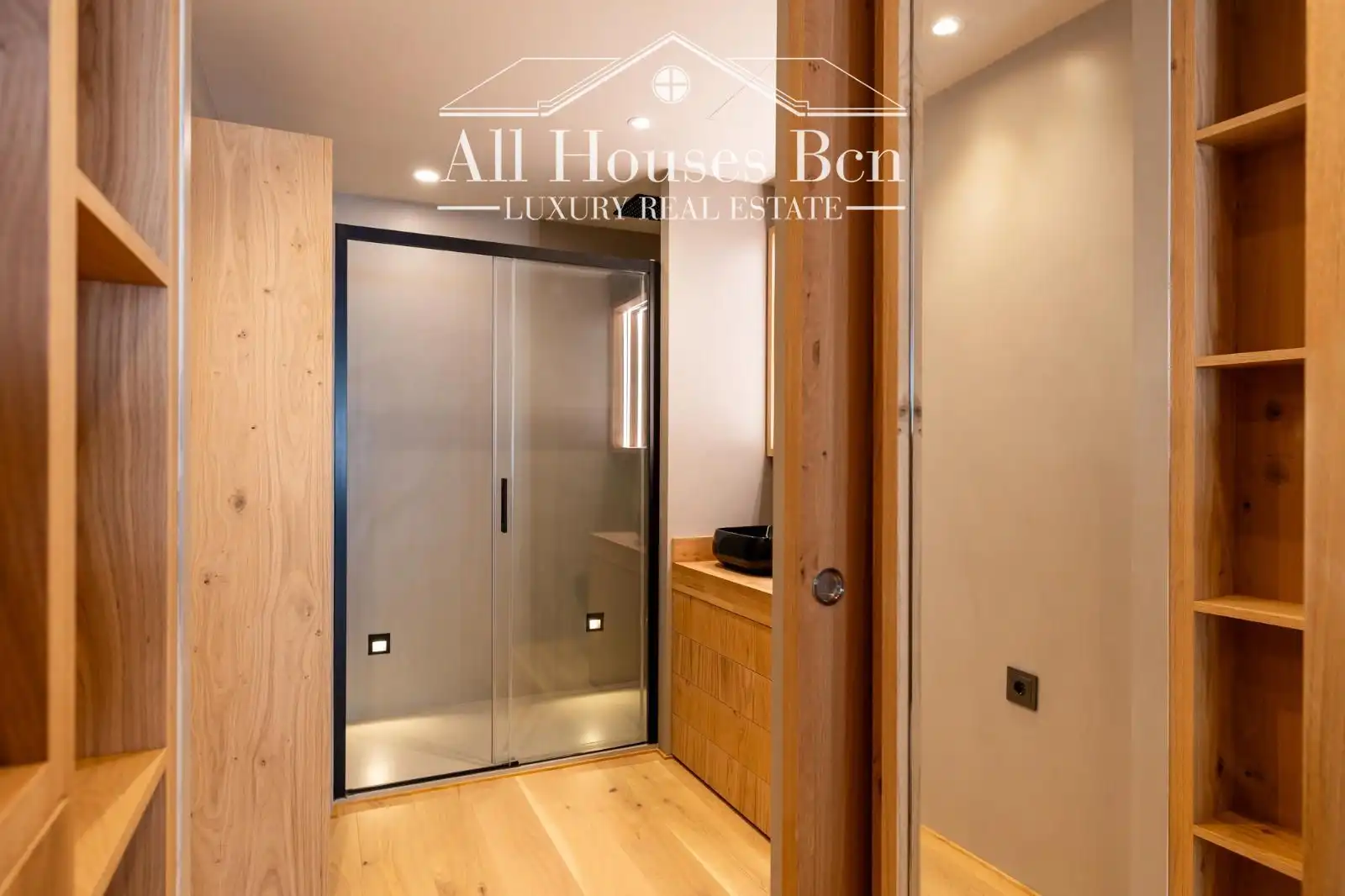 Bathroom of Flat for sale in Barcelona  with Air Conditioner, Heating and Parquet flooring