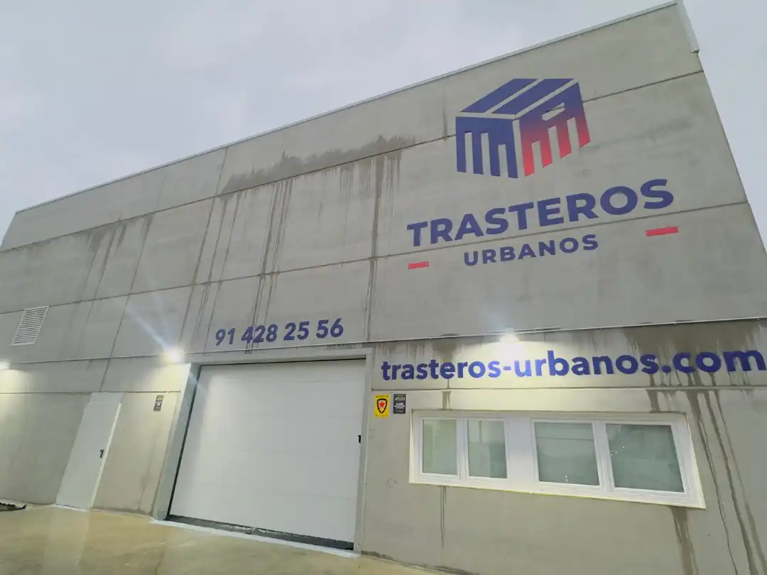 Gewerbefläche zur Miete in Calle Puerto de Navafria 5