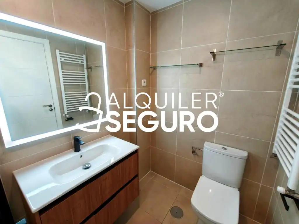 Bathroom of Flat for rent in Móstoles  with Air Conditioner, Heating and Terrace