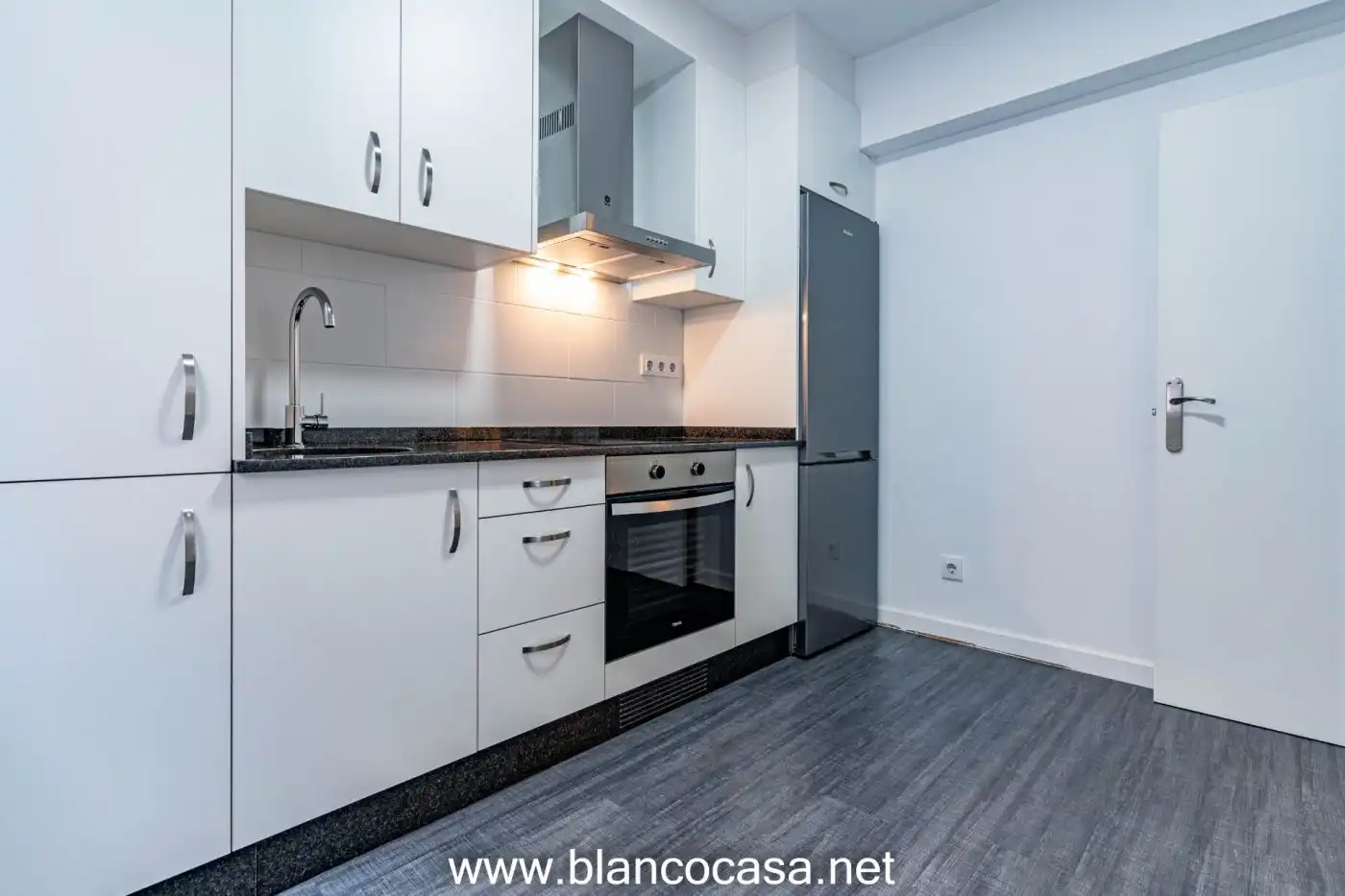 Cocina de Piso de alquiler en Carballo con Calefacción, Trastero y Amueblado