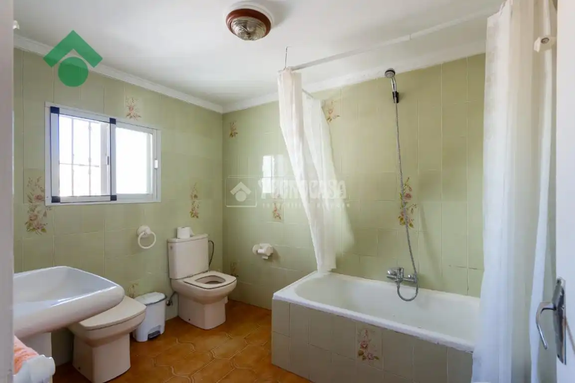 Bathroom of Houses for sale in Vélez-Málaga  with Storage room