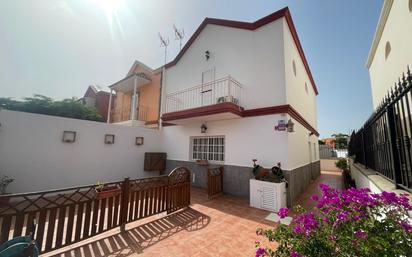 Exterior view of Single-family semi-detached for sale in Santa Lucía de Tirajana  with Air Conditioner, Terrace and Balcony