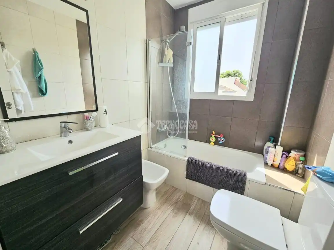 Bathroom of Detached homes for sale in Almensilla
