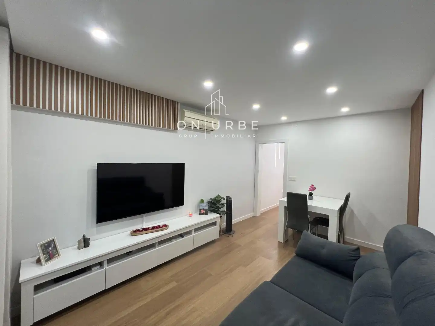 Sala d'estar de Pis en venda en La Llagosta amb Aire condicionat, Terrassa i Moblat