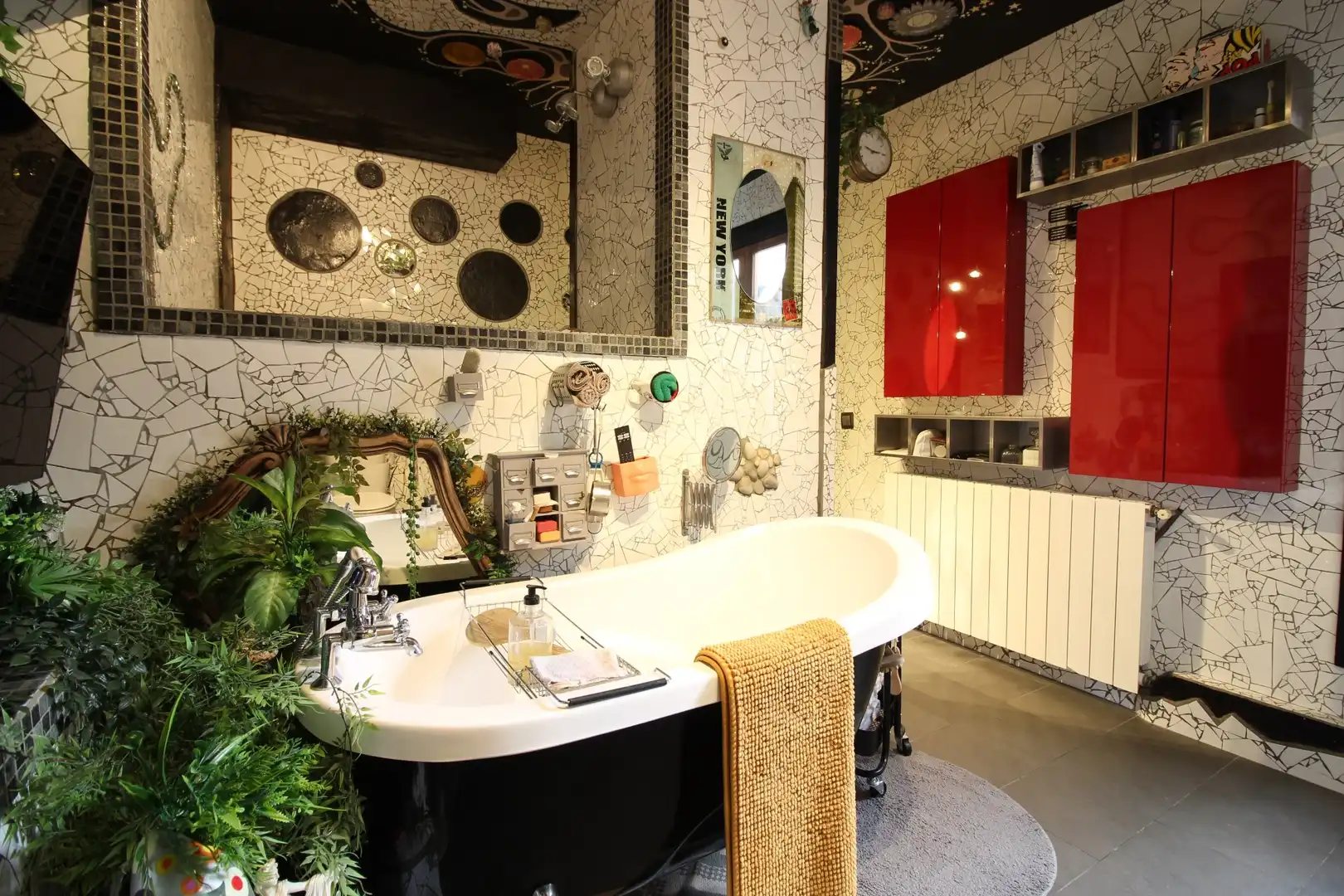 Bathroom of Houses for sale in Besalú  with Heating, Terrace and Swimming Pool