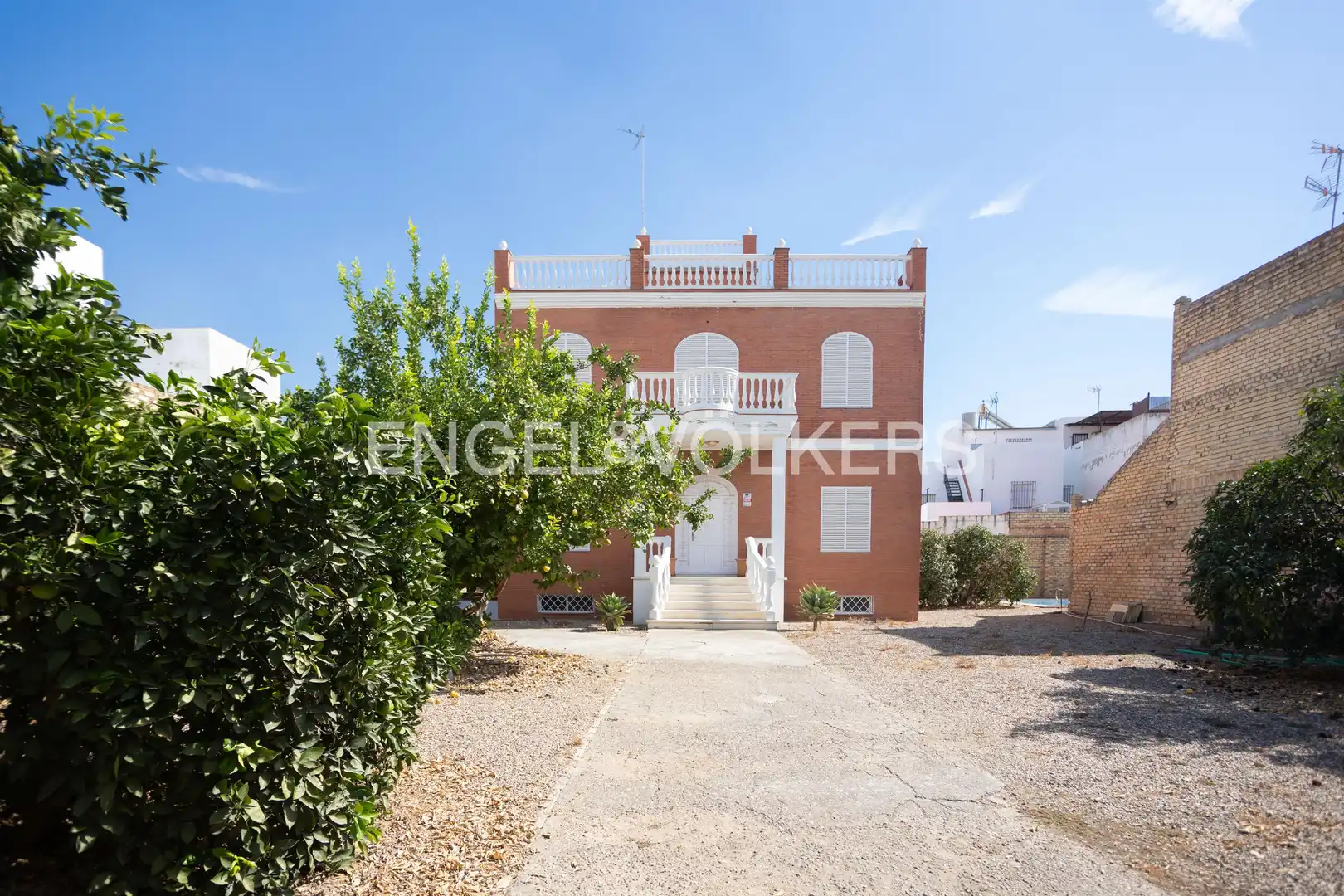 Vista exterior de Casa o chalet en venta en Los Palacios y Villafranca con Aire acondicionado, Calefacción y Jardín privado