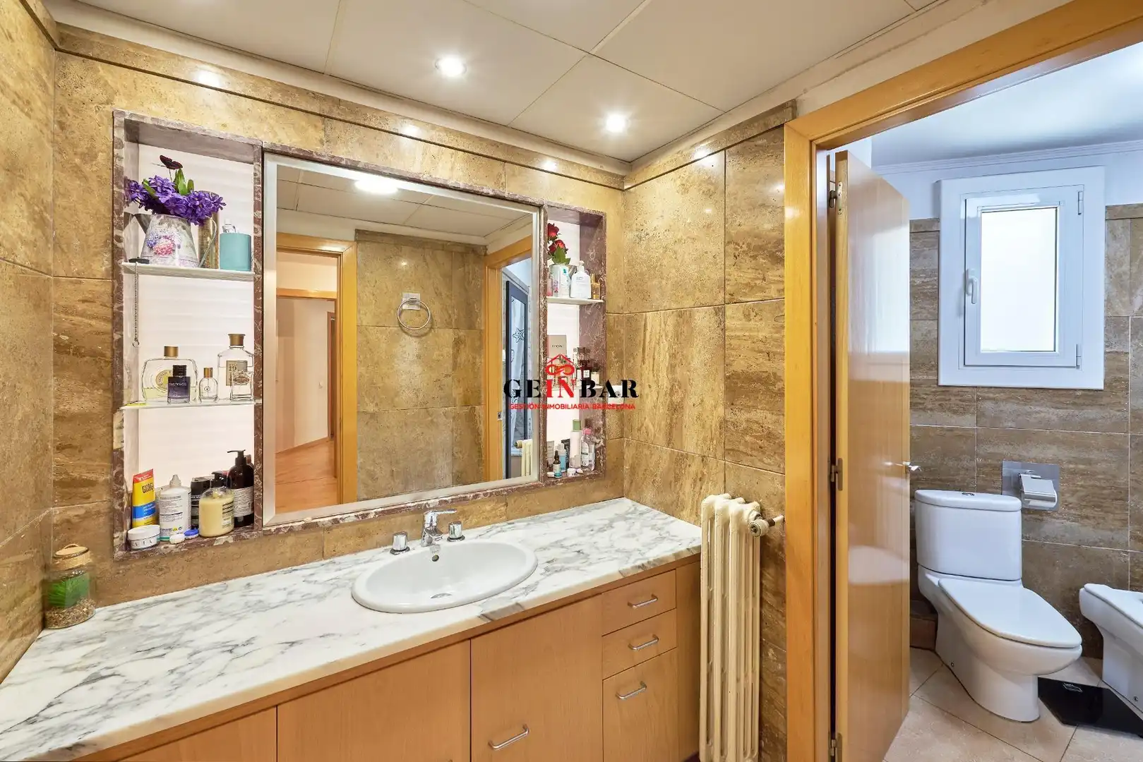 Badezimmer von Wohnung zum Verkauf in Barcelona mit Klimaanlage, Heizung und Parkett