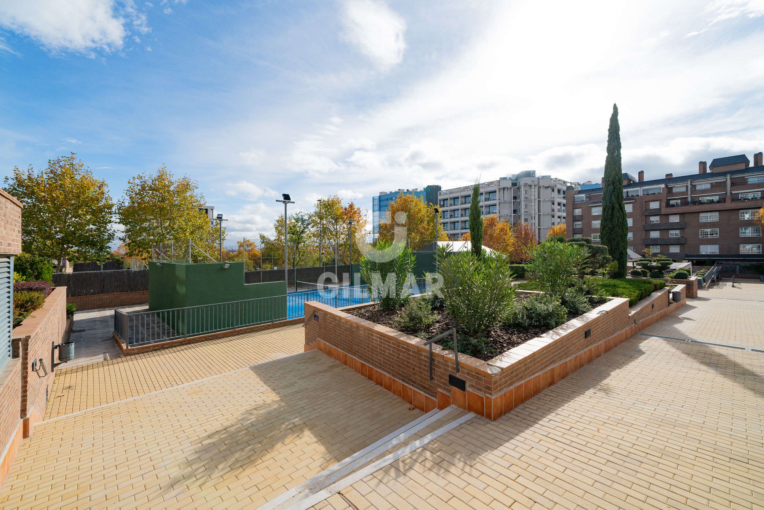 Piscina de Planta baixa en venda en San Sebastián de los Reyes amb Terrassa, Traster i Piscina